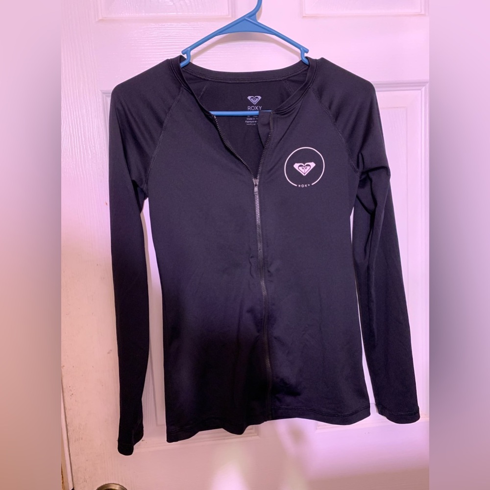 Fitted long sleeve half zip top